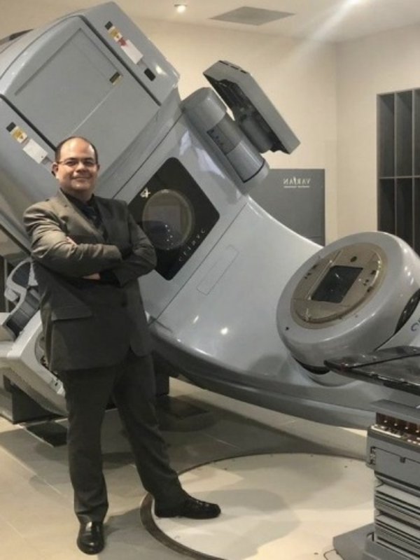 Fotografía delDr. Alejandro Villalvazo Anaya