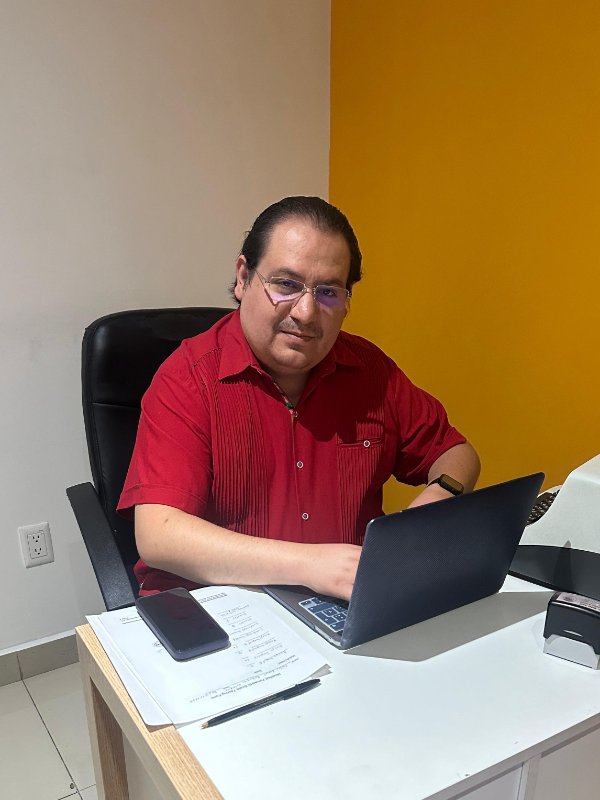 Fotografía delDr. Uriel Moreno Araujo