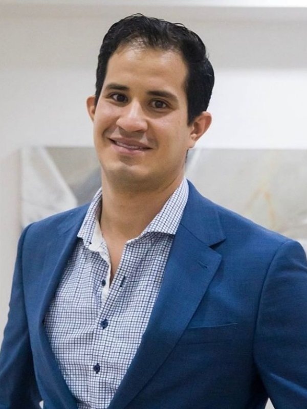 Fotografía delDr. Sergio Salcedo