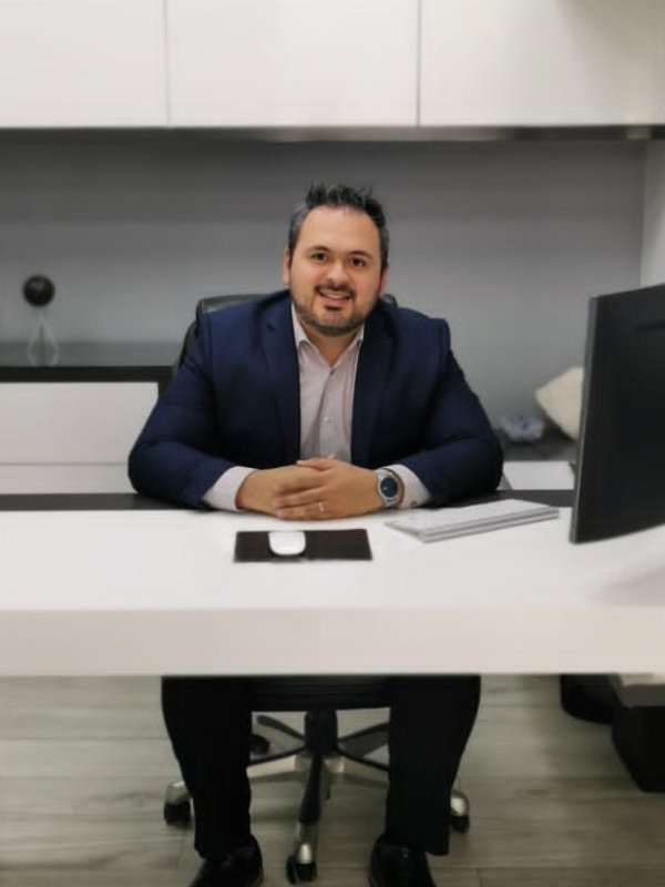 Fotografía delDr. César Galván