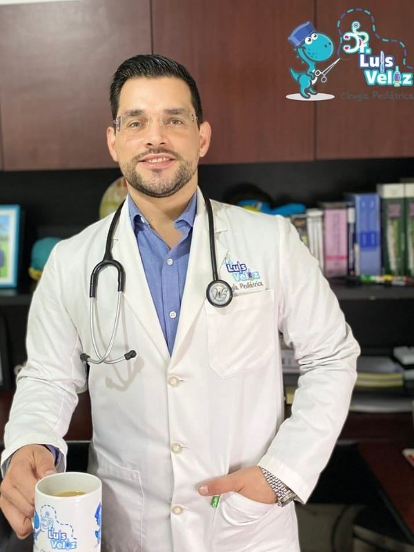 Fotografía delDr. Luis Enrique Veliz Santa Cruz
