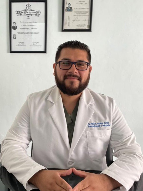 Fotografía delDr. Raúl Ernesto Adame Cortés