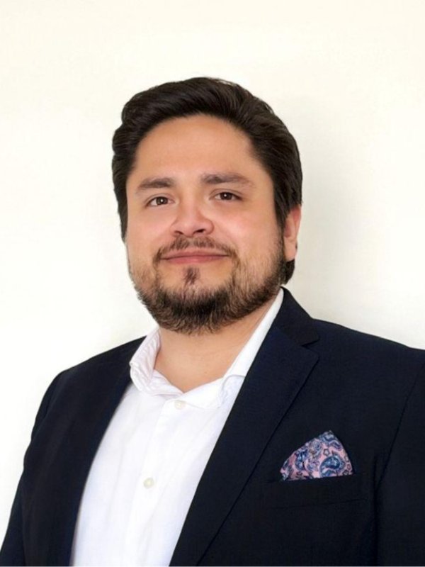 Fotografía delDr. Carlos Roberto Martínez