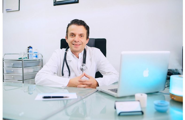 Fotografía delDr. Armando Gabriel Teutli Cisneros