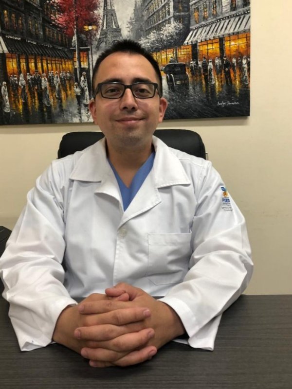 Fotografía delDr. José Efraín Bermúdez