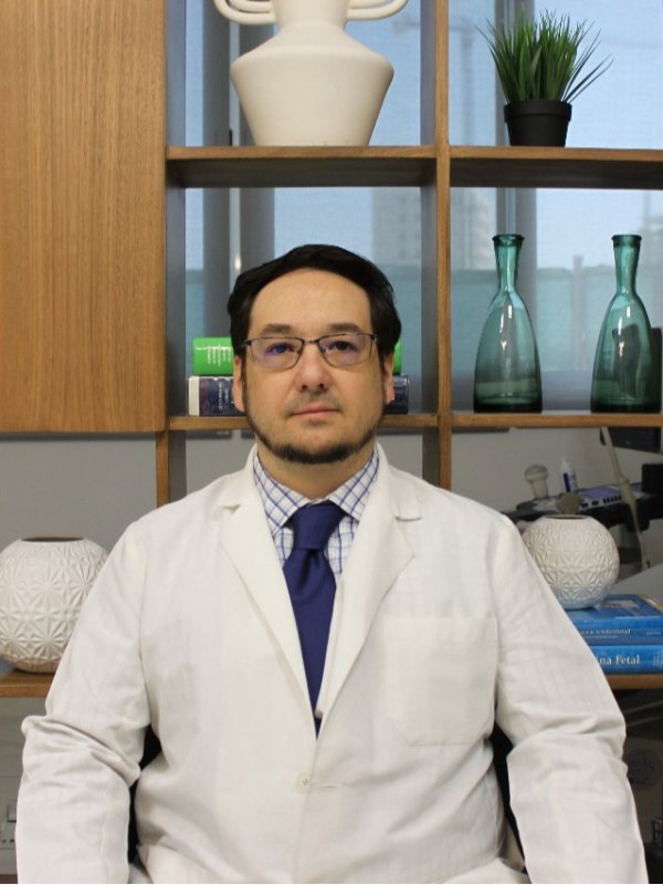 Fotografía delDr. Eduardo Maxemin Lugo